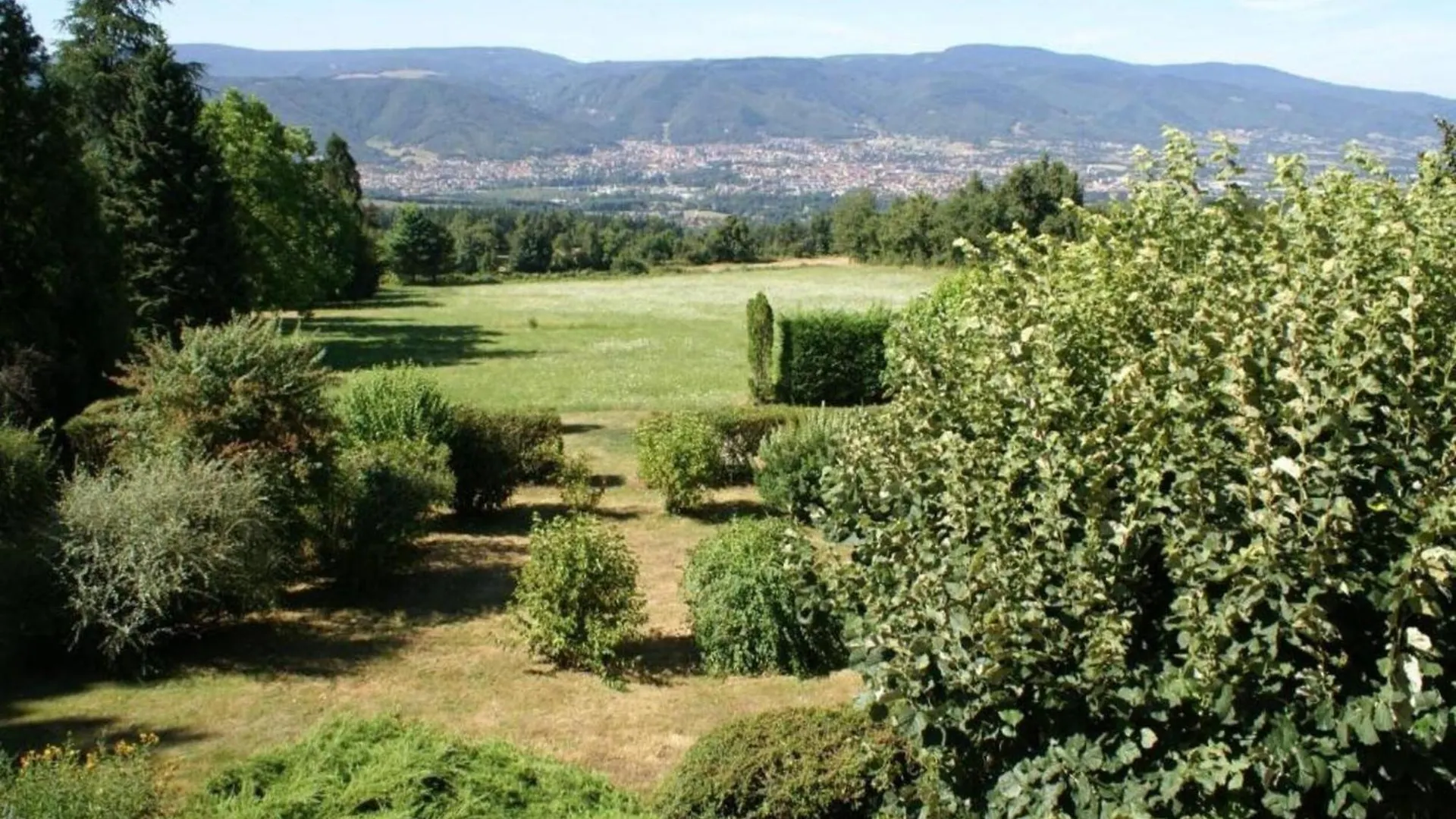 Villa With Barbecue, In Pyrenees Pont-de-Larn Frankrijk